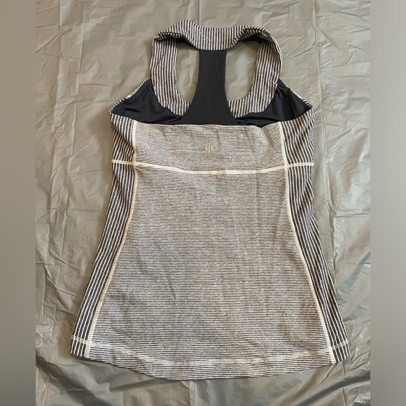 🩵Lululemon Scoop Neck (8) EUC - Picture 2 of 9